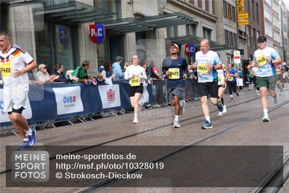 13.09.2026 - 21. swb-Marathon Bremen Strokosch-Dieckow http://msf.ph/oto/10328019 13.09.2026 11:01:45 Ziel 10173, 10257, 10409, 10439, 10444, 10473, 10500, 10617, 10636, 10803, 10817, 10924, 11115, 11249, 11268, 11369, 11436, 11576, 11811, 11859, 12016, 12042, 12094, 12095, 12134, 12135, 12145, 12360, 12412, 12437, 12466, 12506, 10181, 10251, 10332, 10497, 10560, 10647, 10648, 11075, 11150, 11305, 11324, 11412, 11413, 11459, 11467, 11479, 11486, 11550, 11551, 11666, 11668, 11747, 11788, 11798, 11969, 11970, 11985, 11986, 12047, 12379 meine-sportfotos.de