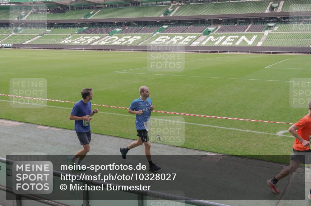 13.09.2026 - 21. swb-Marathon Bremen Michael Burmester http://msf.ph/oto/10328027 13.09.2026 12:58:08 Laufen im Stadion 141, 148, 334, 511, 672, 769, 776, 789, 790, 857, 909, 1010, 1119, 1191, 1199, 1254, 1281, 1535, 1601, 1642, 1647, 1752, 1809, 1881, 1900, 1931, 1933, 2046, 2051, 2075, 2324, 2343, 2367, 2371, 2397, 2402, 2423, 2425, 2493, 2577, 2634, 2640, 2671, 2761, 2771, 2807, 2903, 2904, 3021, 3051, 3078, 3120, 3138, 3148, 3182, 3186, 3319, 3338, 3435, 3450, 3458, 3514, 3534, 3560, 3634, 3655, 3685, 3690, 3695, 3760, 3813, 3866, 3933, 3939, 4101, 4120, 4174, 4316, 205 meine-sportfotos.de