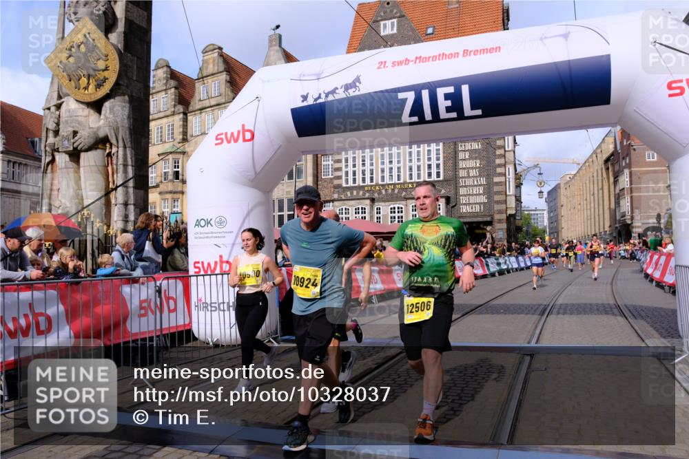 13.09.2026 - 21. swb-Marathon Bremen Tim E. http://msf.ph/oto/10328037 13.09.2026 11:02:20 Ziel 10257, 10409, 10444, 10473, 10500, 10617, 10636, 10803, 10817, 10924, 11115, 11268, 11436, 11811, 11859, 12016, 12094, 12095, 12135, 12145, 12360, 12412, 12437, 12466, 12506 meine-sportfotos.de