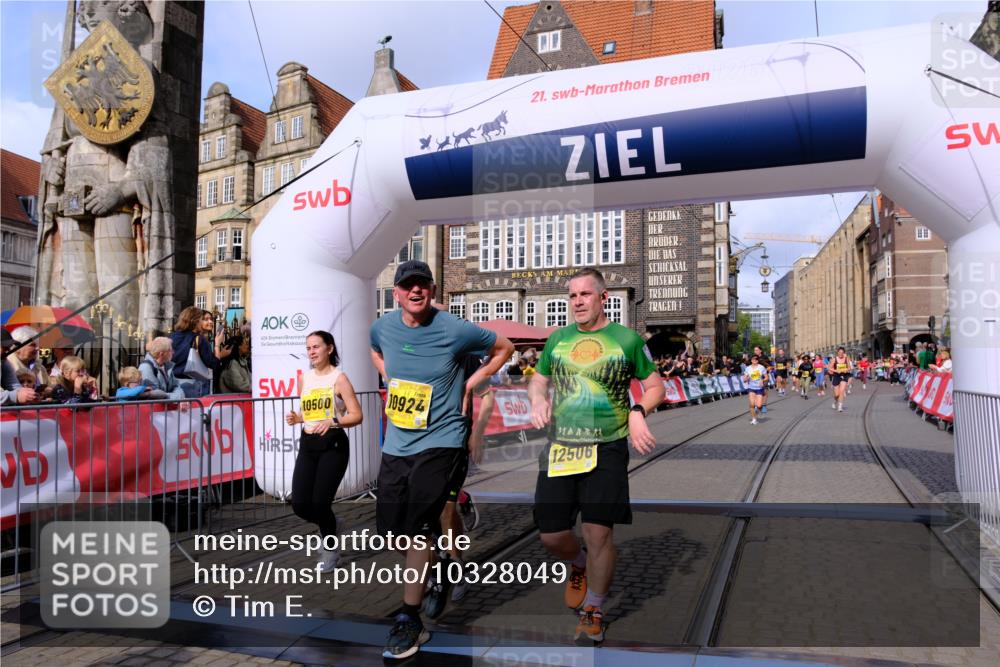 13.09.2026 - 21. swb-Marathon Bremen Tim E. http://msf.ph/oto/10328049 13.09.2026 11:02:20 Ziel 10257, 10409, 10444, 10473, 10500, 10617, 10636, 10803, 10817, 10924, 11115, 11268, 11436, 11811, 11859, 12016, 12094, 12095, 12135, 12145, 12360, 12412, 12437, 12466, 12506 meine-sportfotos.de