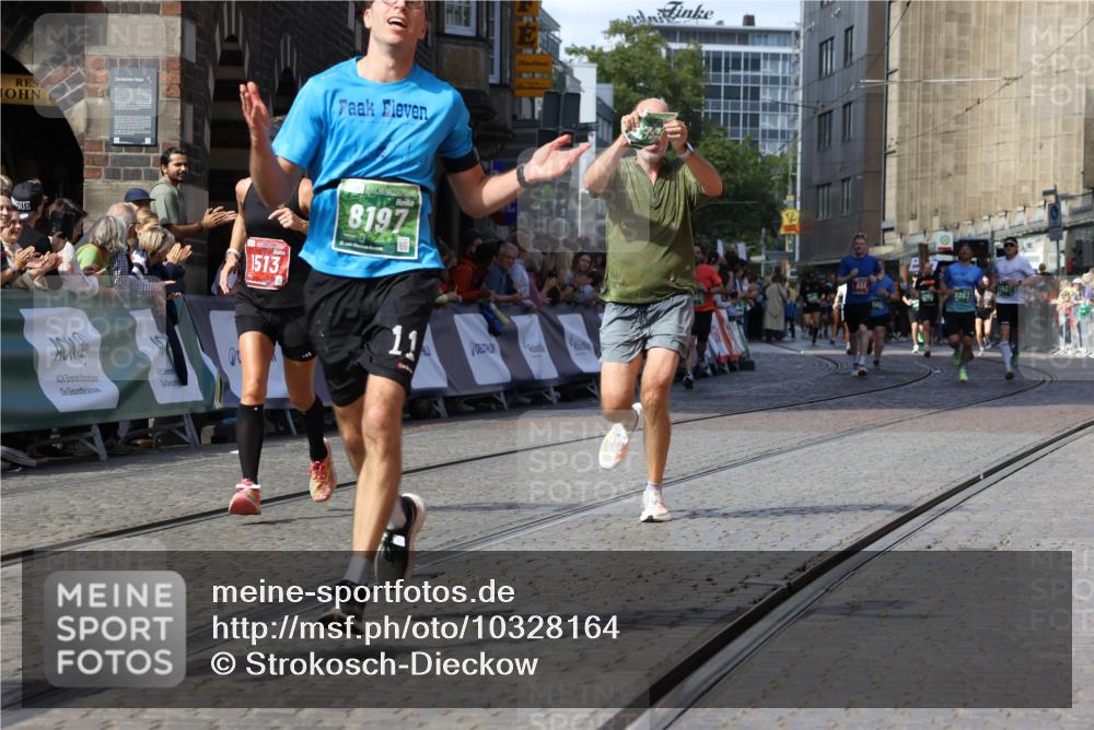 13.09.2026 - 21. swb-Marathon Bremen Strokosch-Dieckow http://msf.ph/oto/10328164 13.09.2026 13:13:17 Ziel 313, 868, 1513, 2350, 2442, 2498, 2559, 2801, 2858, 4605, 5379, 5965, 6349, 8291, 8419, 8798, 9217, 13140, 779, 2130, 2360, 2882, 6394, 6407, 8477, 8568, 8963 meine-sportfotos.de