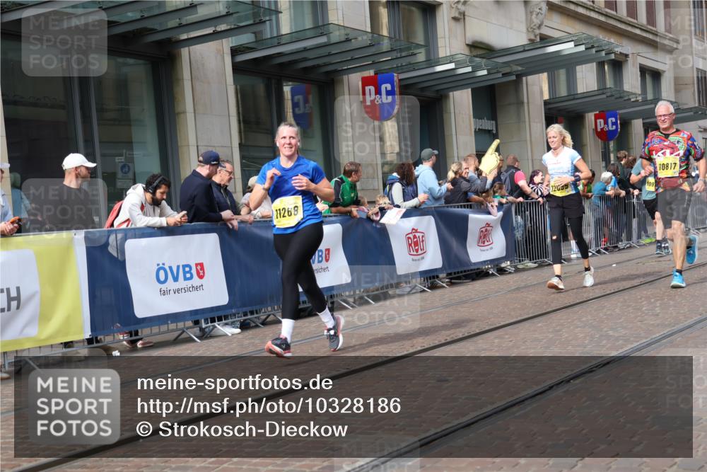 13.09.2026 - 21. swb-Marathon Bremen Strokosch-Dieckow http://msf.ph/oto/10328186 13.09.2026 11:01:49 Ziel 10173, 10257, 10331, 10439, 10444, 10473, 10500, 10617, 10636, 10803, 10817, 10915, 10924, 10943, 11249, 11268, 11436, 11576, 11811, 11859, 11886, 12016, 12042, 12094, 12095, 12134, 12135, 12145, 12360, 12412, 12437, 12506, 10181, 10251, 10332, 10409, 10444, 10497, 11075, 11115, 11150, 11305, 11324, 11369, 11412, 11413, 11479, 11486, 11550, 11551, 11666, 11668, 11747, 11788, 11798, 11985, 11986, 12047, 12379, 12466 meine-sportfotos.de