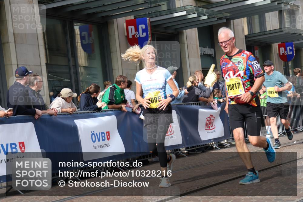 13.09.2026 - 21. swb-Marathon Bremen Strokosch-Dieckow http://msf.ph/oto/10328216 13.09.2026 11:01:51 Ziel 10153, 10173, 10257, 10331, 10439, 10473, 10500, 10617, 10636, 10803, 10817, 10915, 10924, 10943, 11249, 11268, 11436, 11576, 11811, 11853, 11886, 12016, 12042, 12094, 12095, 12134, 12135, 12145, 12360, 12437, 12506, 10181, 10251, 10332, 10409, 10444, 10497, 10817, 11075, 11115, 11150, 11268, 11305, 11324, 11369, 11412, 11413, 11479, 11486, 11550, 11551, 11668, 11747, 11859, 11985, 11986, 12095, 12379, 12412, 12466 meine-sportfotos.de