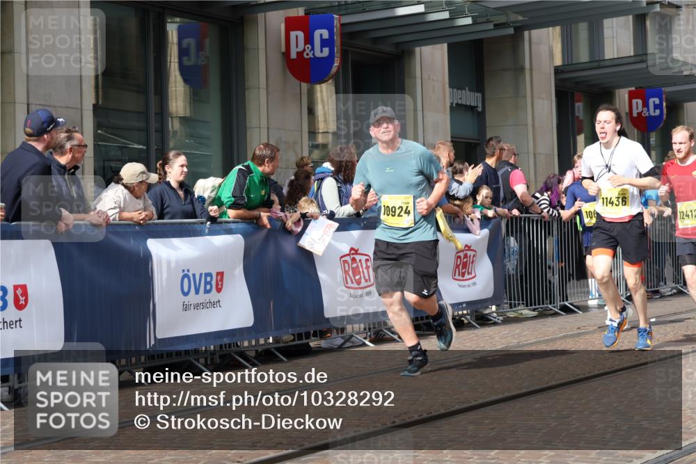 13.09.2026 - 21. swb-Marathon Bremen Strokosch-Dieckow http://msf.ph/oto/10328292 13.09.2026 11:01:52 Ziel 10153, 10154, 10173, 10257, 10274, 10331, 10338, 10439, 10473, 10500, 10617, 10636, 10738, 10803, 10885, 10915, 10924, 10943, 11249, 11436, 11505, 11576, 11811, 11853, 11886, 12016, 12042, 12094, 12134, 12135, 12145, 12360, 12437, 12506, 10251, 10332, 10409, 10444, 10497, 10817, 11075, 11115, 11150, 11268, 11305, 11324, 11369, 11412, 11413, 11479, 11486, 11668, 11747, 11859, 11985, 11986, 12095, 12379, 12412, 12466 meine-sportfotos.de