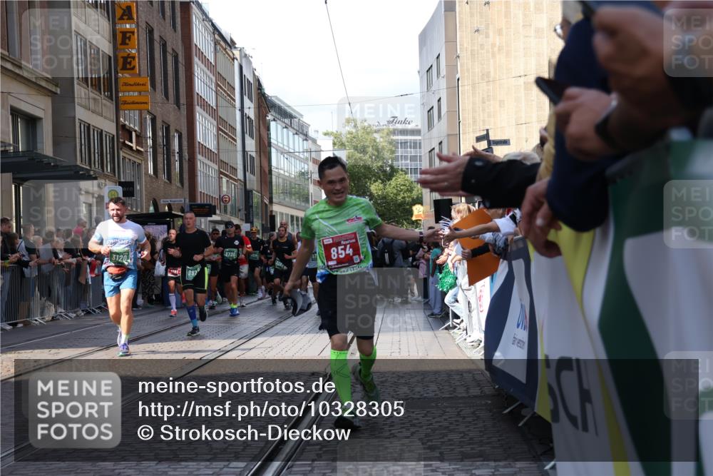 13.09.2026 - 21. swb-Marathon Bremen Strokosch-Dieckow http://msf.ph/oto/10328305 13.09.2026 13:21:08 Ziel 226, 1130, 2570, 2904, 2979, 3120, 3202, 3435, 3534, 3655, 3930, 4165, 4234, 4445, 4484, 4519, 5542, 6862, 7176, 8184, 8270, 8384, 8408, 8730, 8791, 8923, 9048, 9514, 9722, 9900, 13145, 854, 1056, 1191, 1881, 2425, 2640, 3356, 3450, 3933, 4126, 4316, 4362, 4465, 4612, 4734, 5161, 6357, 6401, 6680, 6970, 7902, 8237, 8323, 8622, 8791, 8971, 9267, 9268, 13120 meine-sportfotos.de