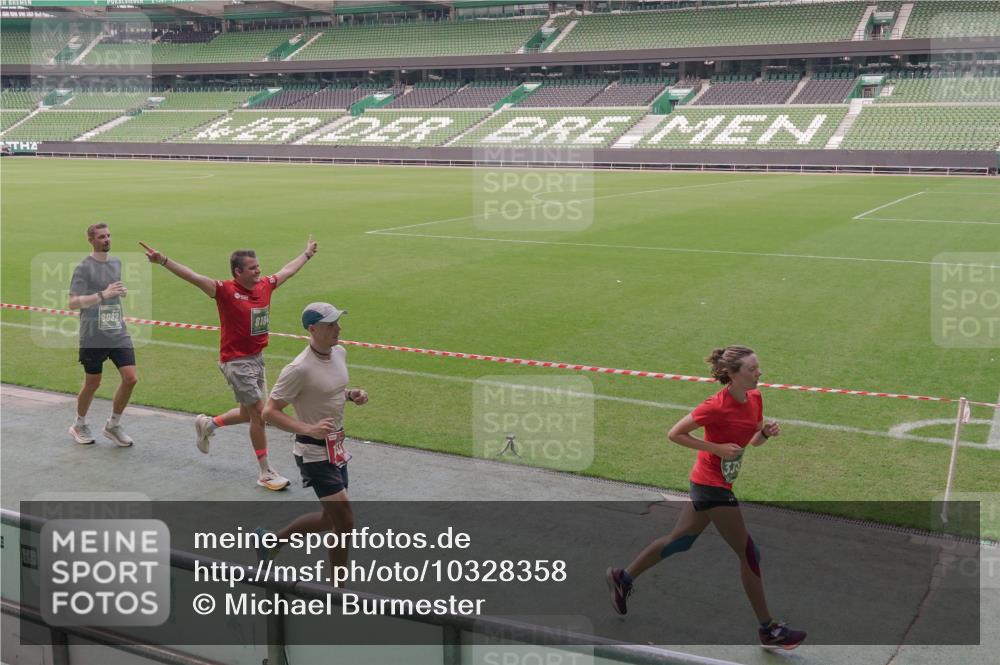 13.09.2026 - 21. swb-Marathon Bremen Michael Burmester http://msf.ph/oto/10328358 13.09.2026 12:58:30 Laufen im Stadion 141, 148, 191, 226, 334, 511, 672, 776, 789, 790, 909, 972, 1010, 1119, 1191, 1199, 1254, 1281, 1516, 1535, 1642, 1647, 1752, 1809, 1881, 1900, 1931, 1933, 2046, 2051, 2075, 2210, 2324, 2343, 2367, 2371, 2397, 2402, 2423, 2425, 2577, 2771, 2807, 2827, 2885, 2903, 2904, 2979, 3021, 3051, 3098, 3120, 3138, 3148, 3182, 3186, 3233, 3319, 3338, 3435, 3516, 3534, 3560, 3655, 3685, 3690, 3695, 3760, 3866, 3933, 3934, 3939, 4101, 4120, 4174, 4316, 205 meine-sportfotos.de