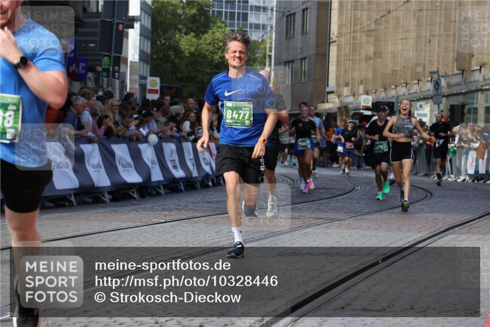 13.09.2026 - 21. swb-Marathon Bremen Strokosch-Dieckow http://msf.ph/oto/10328446 13.09.2026 13:13:26 Ziel 280, 313, 621, 868, 987, 1207, 2498, 2559, 2801, 2858, 3566, 3625, 4582, 5345, 5379, 5769, 6349, 7874, 8291, 8419, 8464, 9092, 9217, 13140, 779, 2401, 2767, 2882, 7493, 8477, 8840, 9442, 13099 meine-sportfotos.de