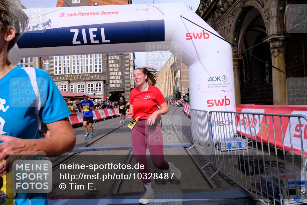 13.09.2026 - 21. swb-Marathon Bremen Tim E. http://msf.ph/oto/10328487 13.09.2026 11:02:31 Ziel 10153, 10154, 10173, 10273, 10274, 10278, 10331, 10338, 10439, 10473, 10500, 10636, 10738, 10803, 10885, 10915, 10943, 11249, 11505, 11576, 11811, 11853, 11886, 12016, 12042, 12094, 12134, 12135, 12437, 12506 meine-sportfotos.de