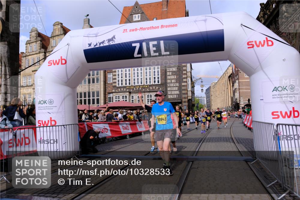 13.09.2026 - 21. swb-Marathon Bremen Tim E. http://msf.ph/oto/10328533 13.09.2026 11:02:34 Ziel 10153, 10154, 10173, 10273, 10274, 10278, 10331, 10338, 10439, 10473, 10636, 10738, 10885, 10915, 10943, 11249, 11505, 11576, 11811, 11853, 11886, 12042, 12094, 12134, 12135, 12437 meine-sportfotos.de