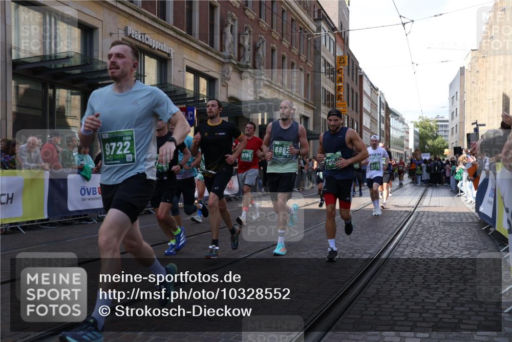 13.09.2026 - 21. swb-Marathon Bremen Strokosch-Dieckow http://msf.ph/oto/10328552 13.09.2026 13:21:15 Ziel 1130, 1254, 2088, 2397, 2570, 2904, 3120, 3202, 3290, 3435, 3655, 3695, 3930, 4165, 4234, 4445, 4484, 4519, 5542, 6862, 6865, 7176, 8184, 8270, 8384, 8730, 8923, 9048, 9059, 9514, 9722, 9900, 13145, 226, 854, 1191, 2425, 2979, 3450, 3534, 3933, 4126, 4316, 4362, 4445, 4465, 4734, 6357, 6401, 6970, 7902, 8237, 8323, 8408, 8622, 8791, 8971, 9267, 9268, 9900, 13120 meine-sportfotos.de