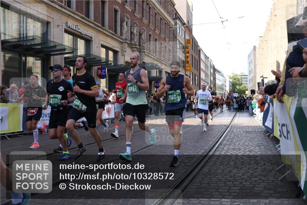 13.09.2026 - 21. swb-Marathon Bremen Strokosch-Dieckow http://msf.ph/oto/10328572 13.09.2026 13:21:15 Ziel 1130, 1254, 2088, 2397, 2570, 2904, 3120, 3202, 3290, 3435, 3655, 3695, 3930, 4165, 4234, 4445, 4484, 4519, 5542, 6862, 6865, 7176, 8184, 8270, 8384, 8730, 8923, 9048, 9059, 9514, 9722, 9900, 13145, 226, 854, 1191, 2425, 2979, 3450, 3534, 3933, 4126, 4316, 4362, 4445, 4465, 4734, 6357, 6401, 6970, 7902, 8237, 8323, 8408, 8622, 8791, 8971, 9267, 9268, 9900, 13120 meine-sportfotos.de
