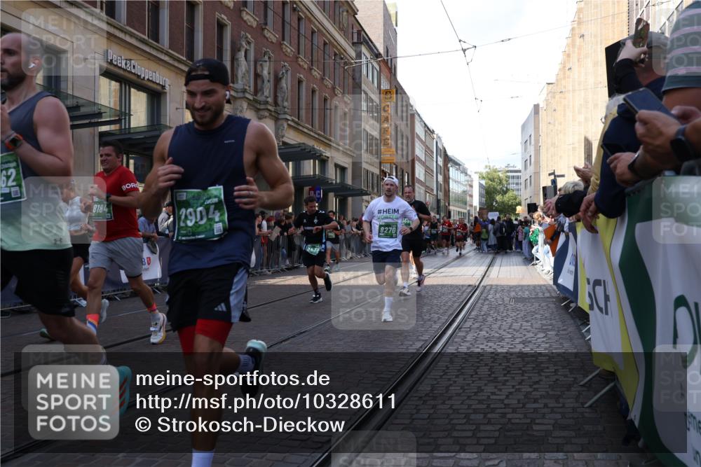 13.09.2026 - 21. swb-Marathon Bremen Strokosch-Dieckow http://msf.ph/oto/10328611 13.09.2026 13:21:16 Ziel 572, 1130, 1254, 2088, 2397, 2570, 2904, 3120, 3202, 3290, 3435, 3655, 3695, 3930, 4165, 4234, 4484, 4519, 5542, 6862, 6865, 7176, 8184, 8270, 8384, 8730, 8923, 9048, 9059, 9514, 9722, 13145, 226, 854, 1191, 2979, 3450, 3534, 3933, 4126, 4362, 4445, 4465, 4519, 4734, 6357, 6970, 7902, 8237, 8323, 8408, 8622, 8791, 8971, 9267, 9268, 9900, 13120 meine-sportfotos.de