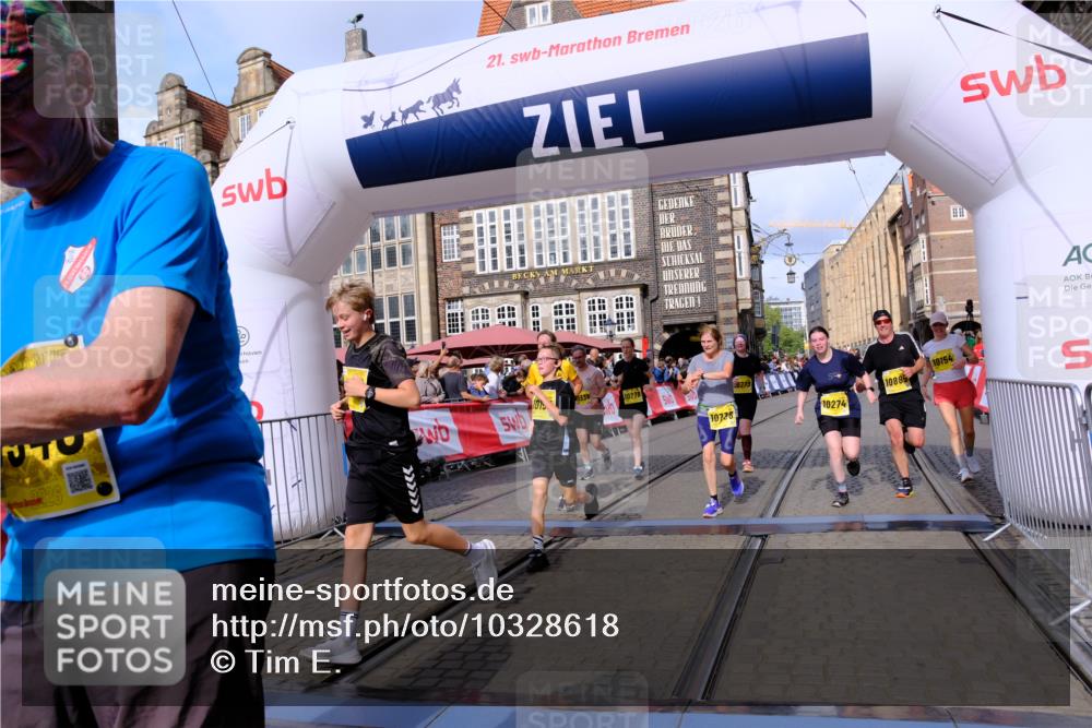 13.09.2026 - 21. swb-Marathon Bremen Tim E. http://msf.ph/oto/10328618 13.09.2026 11:02:37 Ziel 10153, 10154, 10173, 10273, 10274, 10278, 10331, 10338, 10439, 10636, 10738, 10885, 10915, 10943, 11249, 11505, 11576, 11811, 11853, 11886, 12042, 12094, 12134, 12135, 12169, 12437 meine-sportfotos.de