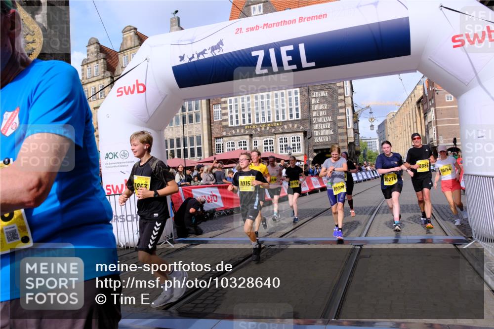 13.09.2026 - 21. swb-Marathon Bremen Tim E. http://msf.ph/oto/10328640 13.09.2026 11:02:37 Ziel 10153, 10154, 10173, 10273, 10274, 10278, 10331, 10338, 10439, 10636, 10738, 10885, 10915, 10943, 11249, 11505, 11576, 11811, 11853, 11886, 12042, 12094, 12134, 12135, 12169, 12437 meine-sportfotos.de