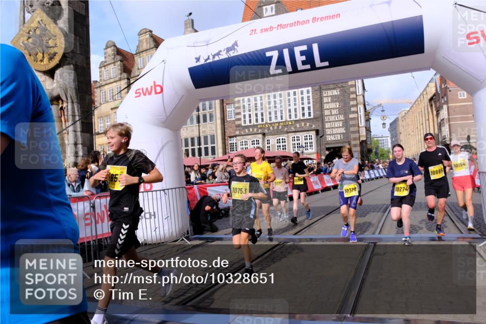 13.09.2026 - 21. swb-Marathon Bremen Tim E. http://msf.ph/oto/10328651 13.09.2026 11:02:37 Ziel 10153, 10154, 10173, 10273, 10274, 10278, 10331, 10338, 10439, 10636, 10738, 10885, 10915, 10943, 11249, 11505, 11576, 11811, 11853, 11886, 12042, 12094, 12134, 12135, 12169, 12437 meine-sportfotos.de
