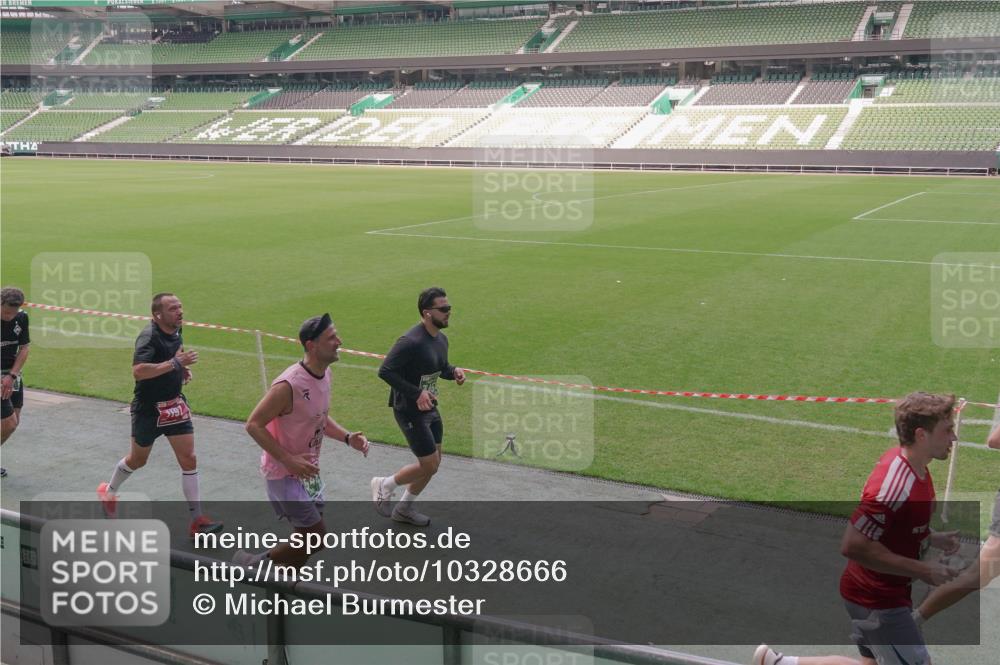 13.09.2026 - 21. swb-Marathon Bremen Michael Burmester http://msf.ph/oto/10328666 13.09.2026 12:58:58 Laufen im Stadion 141, 148, 191, 226, 232, 334, 511, 672, 745, 789, 790, 909, 972, 1080, 1119, 1166, 1191, 1199, 1281, 1516, 1535, 1642, 1647, 1752, 1881, 1931, 1933, 2046, 2210, 2289, 2343, 2367, 2371, 2397, 2423, 2425, 2570, 2577, 2771, 2806, 2807, 2827, 2885, 2899, 2903, 2953, 2961, 2979, 3015, 3021, 3098, 3120, 3124, 3138, 3148, 3182, 3186, 3190, 3233, 3319, 3338, 3435, 3516, 3531, 3534, 3560, 3652, 3655, 3685, 3695, 3933, 3934, 4120, 205 meine-sportfotos.de