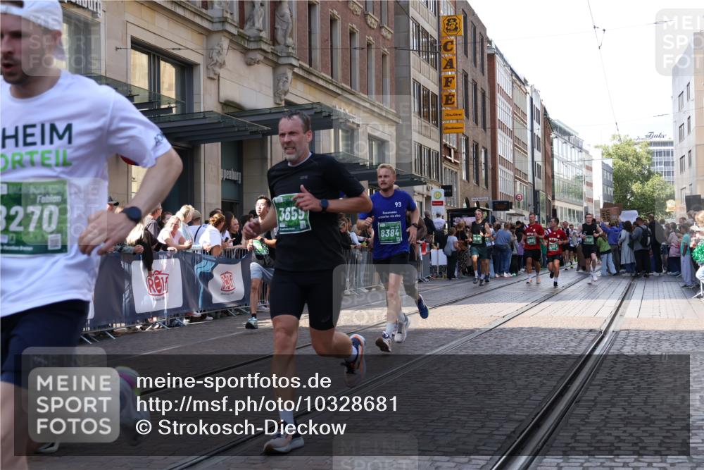 13.09.2026 - 21. swb-Marathon Bremen Strokosch-Dieckow http://msf.ph/oto/10328681 13.09.2026 13:21:17 Ziel 572, 1130, 1254, 2088, 2397, 2570, 2904, 3120, 3202, 3290, 3435, 3655, 3695, 3930, 4165, 4234, 4484, 5542, 6862, 6865, 7176, 8184, 8270, 8384, 8730, 8923, 9048, 9059, 9421, 9514, 9722, 13145, 226, 854, 1191, 2979, 3450, 3534, 3933, 4126, 4234, 4362, 4445, 4465, 4484, 4519, 4734, 6357, 6970, 7902, 8237, 8323, 8408, 8622, 8791, 8971, 9267, 9268, 9900, 13120 meine-sportfotos.de