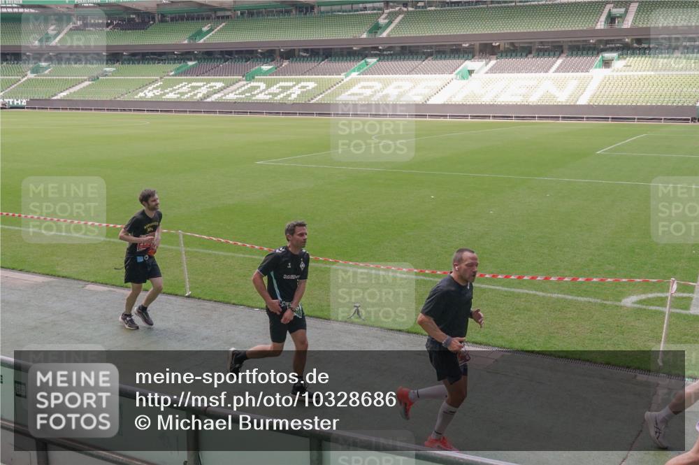 13.09.2026 - 21. swb-Marathon Bremen Michael Burmester http://msf.ph/oto/10328686 13.09.2026 12:58:59 Laufen im Stadion 141, 148, 191, 226, 232, 334, 511, 672, 745, 789, 790, 909, 972, 1080, 1119, 1166, 1191, 1199, 1281, 1516, 1535, 1642, 1647, 1752, 1881, 1931, 1933, 2046, 2210, 2289, 2343, 2367, 2371, 2397, 2423, 2425, 2570, 2577, 2771, 2806, 2807, 2827, 2885, 2899, 2903, 2953, 2961, 2979, 3015, 3021, 3098, 3120, 3124, 3138, 3148, 3182, 3186, 3190, 3233, 3319, 3338, 3435, 3516, 3531, 3534, 3560, 3652, 3655, 3685, 3695, 3933, 3934, 4120, 205 meine-sportfotos.de