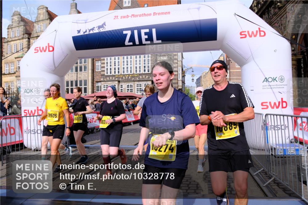 13.09.2026 - 21. swb-Marathon Bremen Tim E. http://msf.ph/oto/10328778 13.09.2026 11:02:39 Ziel 10153, 10154, 10173, 10273, 10274, 10278, 10331, 10338, 10439, 10636, 10738, 10885, 10915, 10943, 11137, 11249, 11505, 11526, 11576, 11853, 11886, 11890, 12042, 12094, 12134, 12135, 12169 meine-sportfotos.de