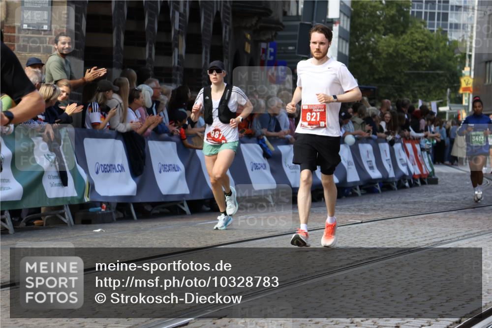 13.09.2026 - 21. swb-Marathon Bremen Strokosch-Dieckow http://msf.ph/oto/10328783 13.09.2026 13:13:35 Ziel 280, 313, 621, 987, 1207, 2130, 2498, 2962, 3566, 3625, 4582, 5345, 5769, 6038, 6394, 7874, 8197, 8291, 8464, 9092, 683, 1704, 1707, 1937, 3413, 6451, 7707, 9884, 13099 meine-sportfotos.de