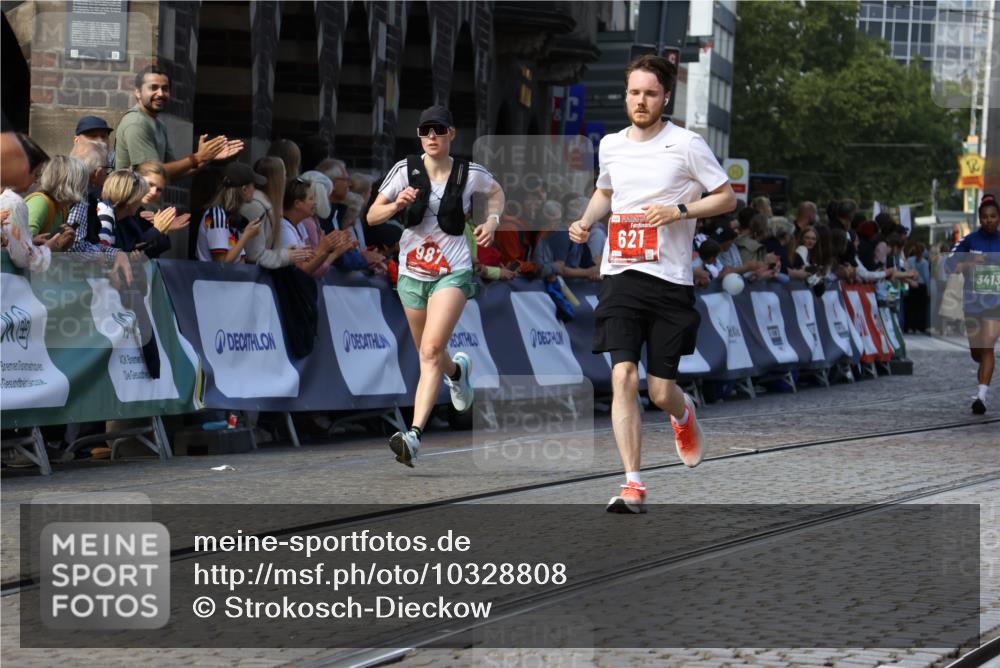 13.09.2026 - 21. swb-Marathon Bremen Strokosch-Dieckow http://msf.ph/oto/10328808 13.09.2026 13:13:36 Ziel 280, 313, 621, 987, 1207, 2130, 2360, 2498, 2962, 3566, 3625, 4582, 5345, 5769, 6038, 6394, 7874, 8197, 8291, 8464, 9092, 524, 683, 1704, 1707, 1937, 2422, 3413, 5443, 6451, 7210, 7707, 9884, 13099 meine-sportfotos.de
