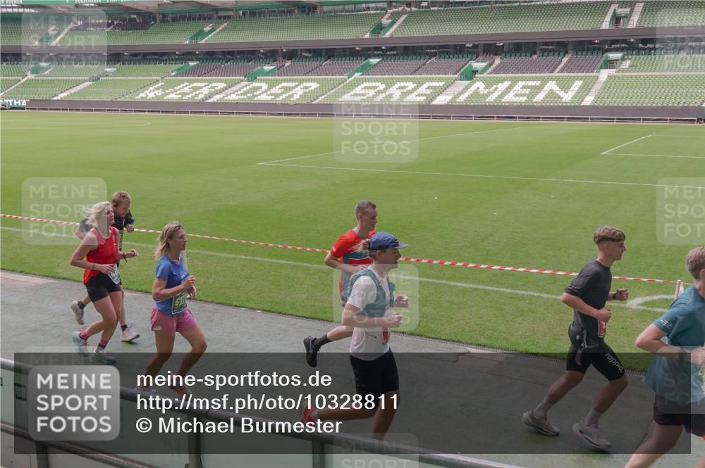 13.09.2026 - 21. swb-Marathon Bremen Michael Burmester http://msf.ph/oto/10328811 13.09.2026 12:59:13 Laufen im Stadion 141, 148, 191, 226, 232, 260, 342, 511, 672, 745, 789, 790, 972, 1080, 1119, 1166, 1191, 1199, 1209, 1281, 1493, 1494, 1516, 1642, 1647, 1931, 1933, 2046, 2088, 2210, 2289, 2343, 2367, 2397, 2425, 2481, 2517, 2570, 2577, 2771, 2806, 2807, 2827, 2885, 2899, 2914, 2953, 2961, 2979, 3015, 3021, 3098, 3120, 3124, 3138, 3148, 3186, 3190, 3233, 3273, 3319, 3338, 3435, 3516, 3531, 3534, 3560, 3652, 3655, 3695, 3861, 3930, 3933, 3934, 4120, 205 meine-sportfotos.de