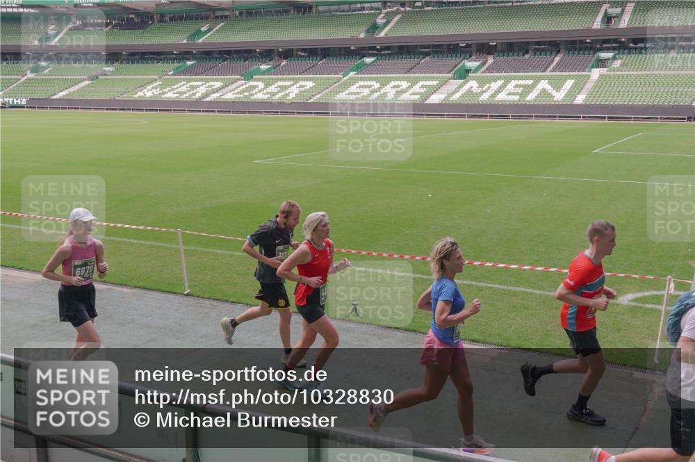 13.09.2026 - 21. swb-Marathon Bremen Michael Burmester http://msf.ph/oto/10328830 13.09.2026 12:59:14 Laufen im Stadion 141, 148, 191, 226, 232, 260, 342, 511, 672, 745, 789, 790, 972, 1080, 1119, 1166, 1191, 1199, 1209, 1281, 1493, 1494, 1516, 1642, 1647, 1931, 1933, 2046, 2088, 2210, 2289, 2343, 2367, 2397, 2425, 2481, 2517, 2570, 2577, 2771, 2806, 2807, 2827, 2885, 2899, 2914, 2953, 2961, 2979, 3015, 3021, 3098, 3120, 3124, 3138, 3148, 3186, 3190, 3233, 3273, 3319, 3338, 3435, 3516, 3531, 3534, 3560, 3652, 3655, 3695, 3861, 3930, 3933, 3934, 4120, 205 meine-sportfotos.de