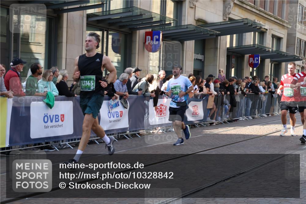 13.09.2026 - 21. swb-Marathon Bremen Strokosch-Dieckow http://msf.ph/oto/10328842 13.09.2026 13:21:22 Ziel 572, 1130, 1254, 2088, 2397, 2570, 2904, 3120, 3290, 3435, 3655, 3695, 3930, 3934, 4165, 4735, 5542, 6865, 6976, 7098, 7176, 8184, 8270, 8384, 8730, 8923, 8947, 9048, 9059, 9421, 9722, 10120, 13145, 226, 1191, 2979, 3202, 3450, 3534, 4234, 4362, 4445, 4484, 4519, 4734, 6357, 6862, 6970, 8237, 8323, 8408, 8791, 9267, 9268, 9514, 9722, 9900, 13120 meine-sportfotos.de
