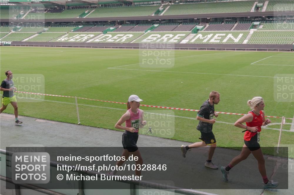 13.09.2026 - 21. swb-Marathon Bremen Michael Burmester http://msf.ph/oto/10328846 13.09.2026 12:59:14 Laufen im Stadion 141, 148, 191, 226, 232, 260, 342, 511, 672, 745, 789, 790, 972, 1080, 1119, 1166, 1191, 1199, 1209, 1281, 1493, 1494, 1516, 1642, 1647, 1931, 1933, 2046, 2088, 2210, 2289, 2343, 2367, 2397, 2425, 2481, 2517, 2570, 2577, 2771, 2806, 2807, 2827, 2885, 2899, 2914, 2953, 2961, 2979, 3015, 3021, 3098, 3120, 3124, 3138, 3148, 3186, 3190, 3233, 3273, 3319, 3338, 3435, 3516, 3531, 3534, 3560, 3652, 3655, 3695, 3861, 3930, 3933, 3934, 4120, 205 meine-sportfotos.de