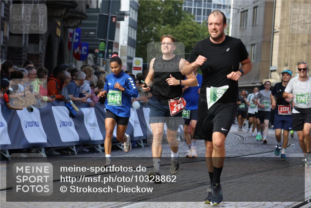 13.09.2026 - 21. swb-Marathon Bremen Strokosch-Dieckow http://msf.ph/oto/10328862 13.09.2026 13:13:39 Ziel 280, 621, 779, 987, 1207, 2130, 2360, 2962, 3566, 4582, 5345, 5769, 6038, 6394, 6407, 8197, 8464, 8477, 8568, 8963, 524, 670, 683, 1704, 1707, 1937, 2422, 3236, 3413, 5443, 6451, 7210, 7283, 7707, 9635, 9884, 13099 meine-sportfotos.de