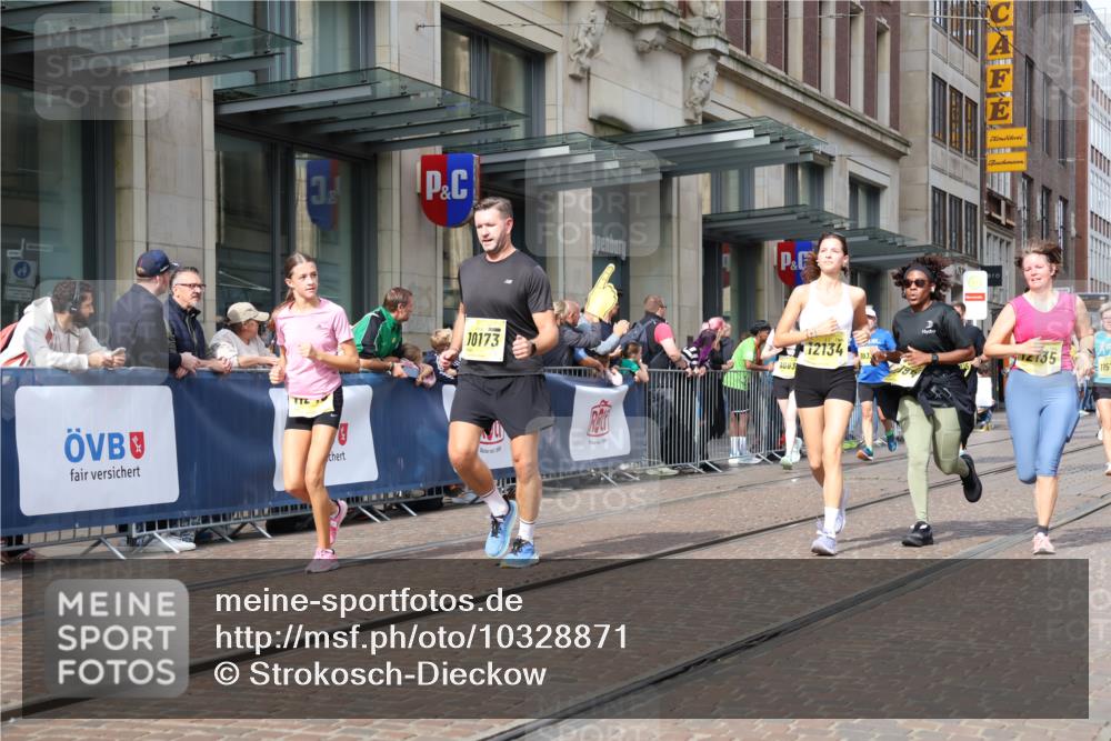 13.09.2026 - 21. swb-Marathon Bremen Strokosch-Dieckow http://msf.ph/oto/10328871 13.09.2026 11:02:04 Ziel 10153, 10154, 10173, 10273, 10274, 10278, 10331, 10338, 10439, 10636, 10738, 10885, 10915, 10943, 11137, 11249, 11505, 11508, 11526, 11554, 11576, 11811, 11853, 11886, 11890, 11945, 12042, 12094, 12134, 12135, 12169, 12252, 12437, 12489, 10257, 10409, 10444, 10473, 10500, 10617, 10803, 10817, 10924, 11115, 11268, 11369, 11412, 11413, 11436, 11479, 11486, 11859, 12016, 12095, 12145, 12360, 12379, 12412, 12466, 12506 meine-sportfotos.de