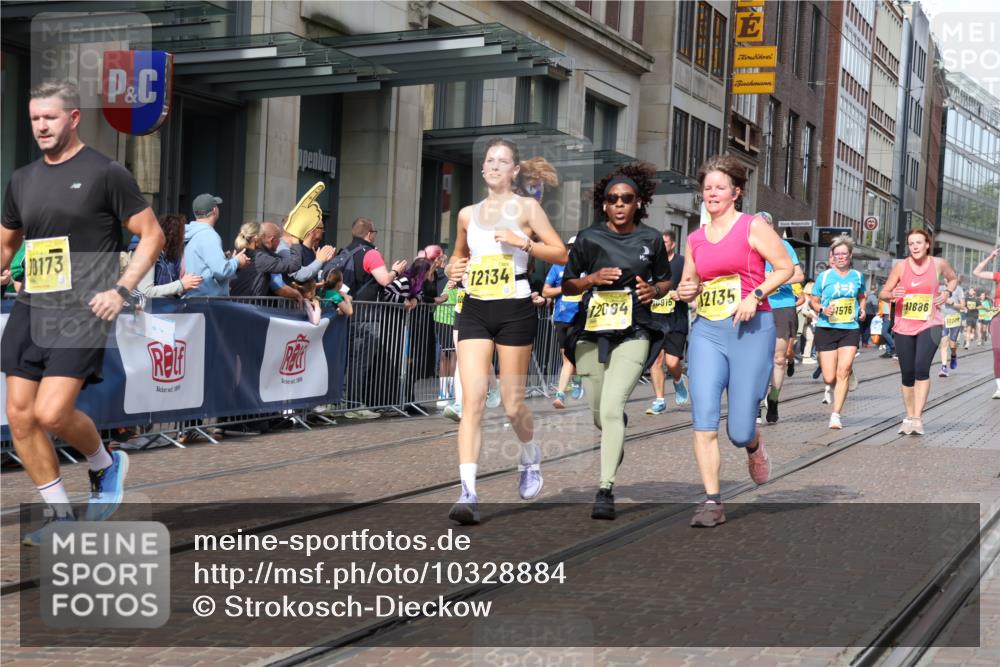 13.09.2026 - 21. swb-Marathon Bremen Strokosch-Dieckow http://msf.ph/oto/10328884 13.09.2026 11:02:04 Ziel 10153, 10154, 10173, 10273, 10274, 10278, 10331, 10338, 10439, 10636, 10738, 10885, 10915, 10943, 11137, 11249, 11505, 11508, 11526, 11554, 11576, 11811, 11853, 11886, 11890, 11945, 12042, 12094, 12134, 12135, 12169, 12252, 12437, 12489, 10257, 10409, 10444, 10473, 10500, 10617, 10803, 10817, 10924, 11115, 11268, 11369, 11412, 11413, 11436, 11479, 11486, 11859, 12016, 12095, 12145, 12360, 12379, 12412, 12466, 12506 meine-sportfotos.de