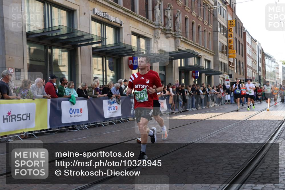 13.09.2026 - 21. swb-Marathon Bremen Strokosch-Dieckow http://msf.ph/oto/10328945 13.09.2026 13:21:25 Ziel 572, 1130, 1209, 1254, 2088, 2397, 2570, 3290, 3338, 3435, 3655, 3695, 3774, 3930, 3934, 4581, 4735, 5542, 6865, 6976, 7098, 7176, 8184, 8270, 8384, 8438, 8730, 8947, 9048, 9059, 9421, 10120, 13145, 226, 2904, 2979, 3120, 3202, 3450, 3534, 4165, 4234, 4362, 4445, 4484, 4519, 4734, 6357, 6862, 8184, 8323, 8408, 8730, 8791, 8923, 9267, 9268, 9514, 9722, 9900 meine-sportfotos.de