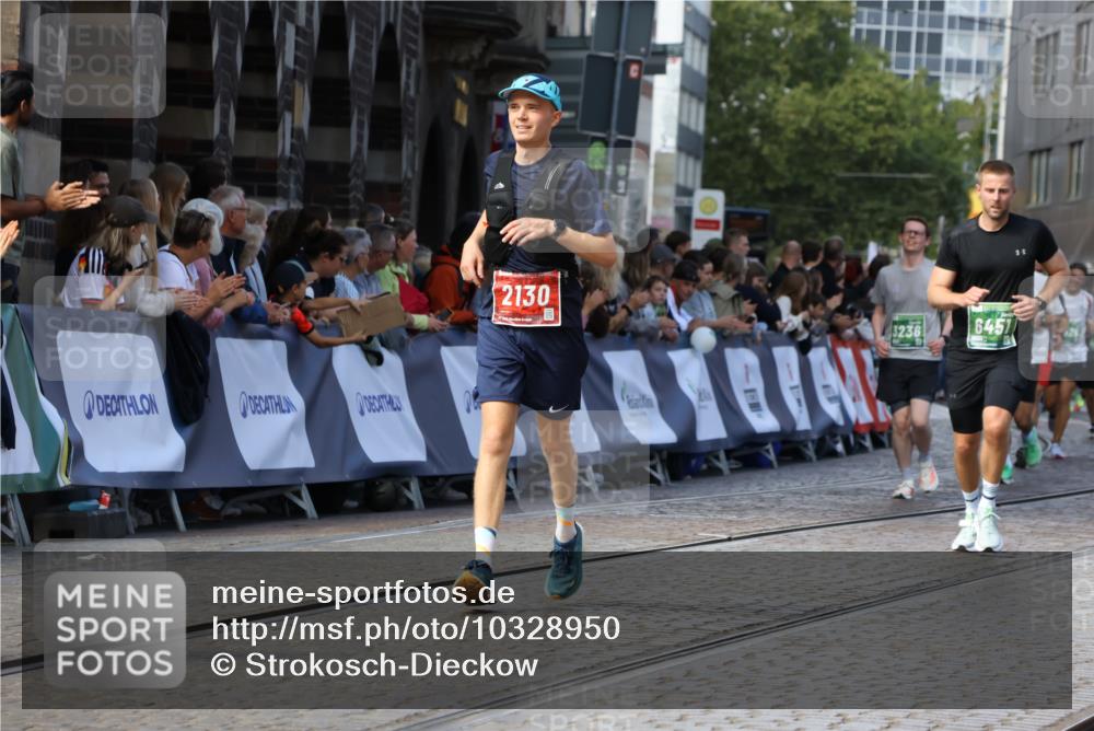 13.09.2026 - 21. swb-Marathon Bremen Strokosch-Dieckow http://msf.ph/oto/10328950 13.09.2026 13:13:44 Ziel 280, 779, 2130, 2360, 2401, 2882, 2962, 3566, 6038, 6394, 6407, 8197, 8464, 8477, 8568, 8840, 8963, 9442, 524, 670, 683, 1704, 1707, 1937, 2422, 3236, 5443, 6451, 7210, 7283, 9426, 9635, 9884 meine-sportfotos.de
