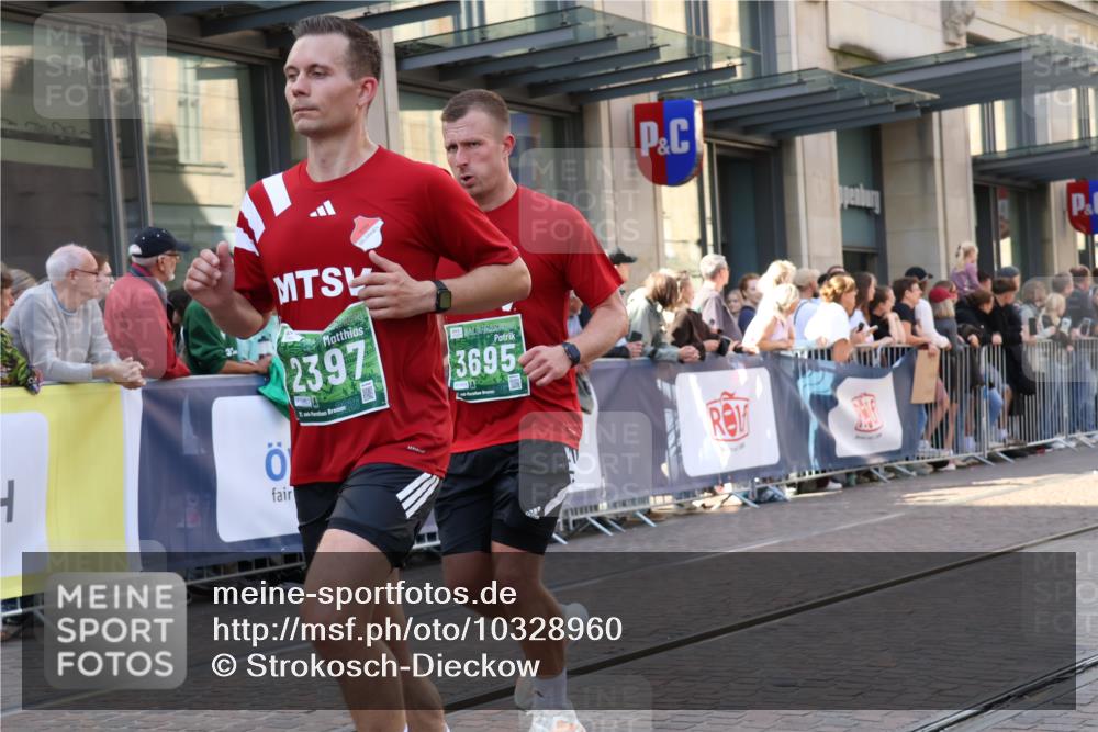 13.09.2026 - 21. swb-Marathon Bremen Strokosch-Dieckow http://msf.ph/oto/10328960 13.09.2026 13:21:25 Ziel 572, 1130, 1209, 1254, 2088, 2397, 2570, 3290, 3338, 3435, 3655, 3695, 3774, 3930, 3934, 4581, 4735, 5542, 6865, 6976, 7098, 7176, 8184, 8270, 8384, 8438, 8730, 8947, 9048, 9059, 9421, 10120, 13145, 226, 2904, 2979, 3120, 3202, 3450, 3534, 4165, 4234, 4362, 4445, 4484, 4519, 4734, 6357, 6862, 8184, 8323, 8408, 8730, 8791, 8923, 9267, 9268, 9514, 9722, 9900 meine-sportfotos.de