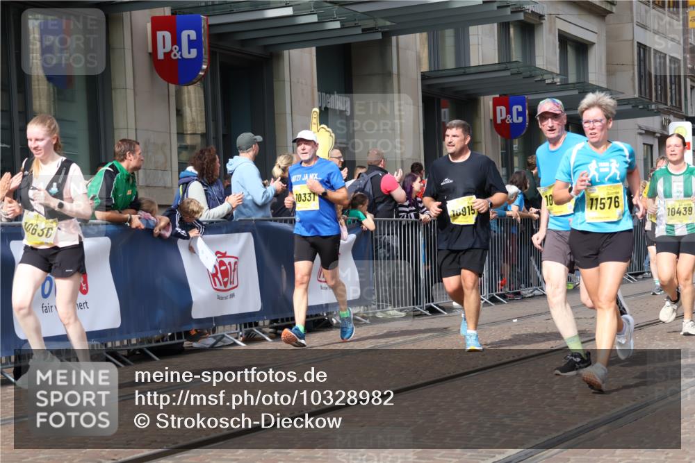 13.09.2026 - 21. swb-Marathon Bremen Strokosch-Dieckow http://msf.ph/oto/10328982 13.09.2026 11:02:07 Ziel 10153, 10154, 10173, 10273, 10274, 10278, 10331, 10338, 10439, 10738, 10885, 10915, 10943, 11137, 11249, 11505, 11508, 11526, 11554, 11576, 11662, 11853, 11886, 11890, 11945, 12042, 12094, 12134, 12135, 12169, 12252, 12489, 10257, 10409, 10444, 10473, 10500, 10617, 10636, 10803, 10817, 10924, 11115, 11268, 11369, 11412, 11413, 11436, 11811, 11859, 12016, 12094, 12095, 12135, 12145, 12360, 12379, 12412, 12437, 12466, 12506 meine-sportfotos.de