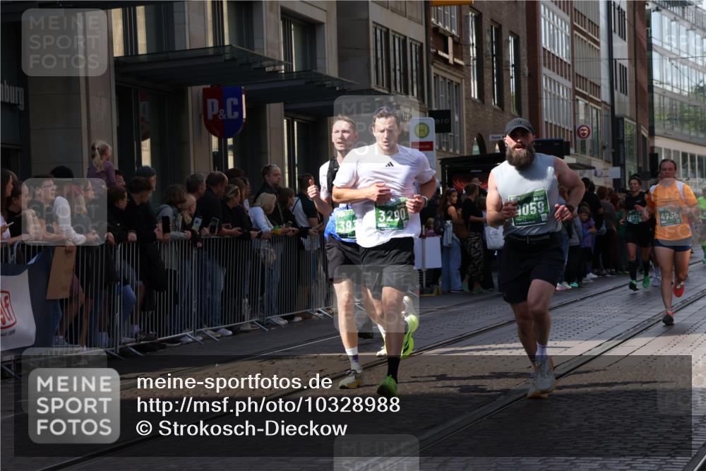13.09.2026 - 21. swb-Marathon Bremen Strokosch-Dieckow http://msf.ph/oto/10328988 13.09.2026 13:21:26 Ziel 572, 1130, 1209, 1254, 2088, 2397, 2570, 3290, 3338, 3435, 3655, 3695, 3774, 3930, 3934, 4581, 4735, 5542, 6865, 6976, 7098, 7176, 8270, 8384, 8438, 8947, 9048, 9059, 9421, 10120, 13145, 226, 2904, 2979, 3120, 3202, 3450, 3534, 4165, 4234, 4362, 4445, 4484, 4519, 4734, 6357, 6862, 8184, 8323, 8408, 8730, 8791, 8923, 9267, 9268, 9514, 9722, 9900 meine-sportfotos.de