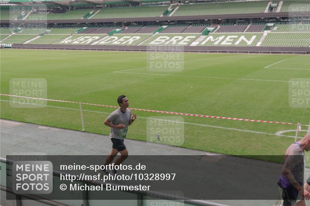 13.09.2026 - 21. swb-Marathon Bremen Michael Burmester http://msf.ph/oto/10328997 13.09.2026 12:59:26 Laufen im Stadion 135, 141, 148, 191, 226, 232, 260, 342, 511, 672, 745, 789, 790, 972, 1080, 1119, 1166, 1209, 1281, 1368, 1493, 1494, 1516, 1642, 1647, 1861, 1931, 1933, 1935, 2088, 2210, 2289, 2343, 2367, 2425, 2481, 2517, 2570, 2577, 2686, 2771, 2806, 2807, 2827, 2885, 2899, 2914, 2953, 2961, 2979, 3015, 3021, 3076, 3098, 3105, 3120, 3124, 3138, 3148, 3186, 3190, 3233, 3273, 3338, 3354, 3435, 3516, 3531, 3534, 3560, 3652, 3655, 3855, 3861, 3930, 3933, 3934, 205 meine-sportfotos.de