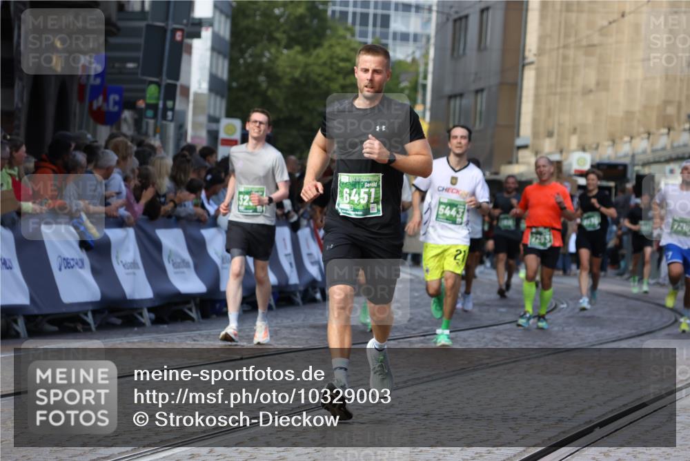 13.09.2026 - 21. swb-Marathon Bremen Strokosch-Dieckow http://msf.ph/oto/10329003 13.09.2026 13:13:45 Ziel 280, 779, 2130, 2360, 2401, 2882, 2962, 3566, 6038, 6394, 6407, 7493, 8197, 8477, 8568, 8840, 8963, 9442, 524, 670, 683, 1704, 1707, 1937, 2422, 3236, 5443, 6451, 7210, 7283, 9426, 9635 meine-sportfotos.de