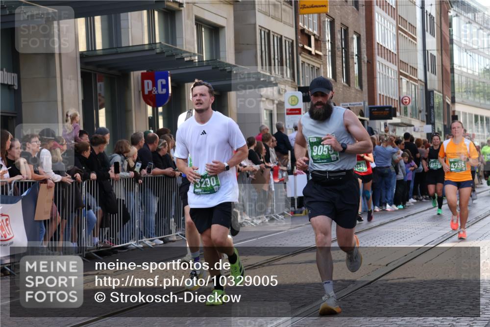 13.09.2026 - 21. swb-Marathon Bremen Strokosch-Dieckow http://msf.ph/oto/10329005 13.09.2026 13:21:27 Ziel 572, 1130, 1209, 1254, 2088, 2397, 2570, 3290, 3338, 3435, 3655, 3695, 3774, 3930, 3934, 4581, 4735, 5542, 6865, 6976, 7098, 7176, 8270, 8384, 8438, 8947, 9048, 9059, 9421, 10120, 13145, 226, 2904, 2979, 3120, 3202, 3534, 3655, 4165, 4234, 4445, 4484, 4519, 4734, 6357, 6862, 8184, 8270, 8323, 8408, 8730, 8791, 8923, 9267, 9268, 9514, 9722, 9900 meine-sportfotos.de