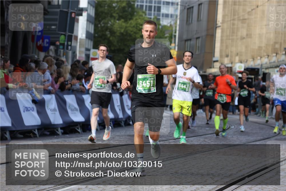 13.09.2026 - 21. swb-Marathon Bremen Strokosch-Dieckow http://msf.ph/oto/10329015 13.09.2026 13:13:45 Ziel 280, 779, 2130, 2360, 2401, 2882, 2962, 3566, 6038, 6394, 6407, 7493, 8197, 8477, 8568, 8840, 8963, 9442, 524, 670, 683, 1704, 1707, 1937, 2422, 3236, 5443, 6451, 7210, 7283, 9426, 9635 meine-sportfotos.de