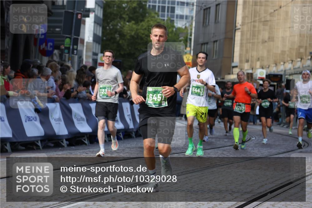 13.09.2026 - 21. swb-Marathon Bremen Strokosch-Dieckow http://msf.ph/oto/10329028 13.09.2026 13:13:46 Ziel 280, 779, 2130, 2360, 2401, 2767, 2882, 2962, 3566, 6038, 6394, 6407, 7493, 8197, 8477, 8568, 8840, 8963, 9442, 524, 670, 683, 1704, 1707, 1937, 2422, 2824, 3236, 5443, 5610, 6451, 7210, 7283, 9426, 9635 meine-sportfotos.de