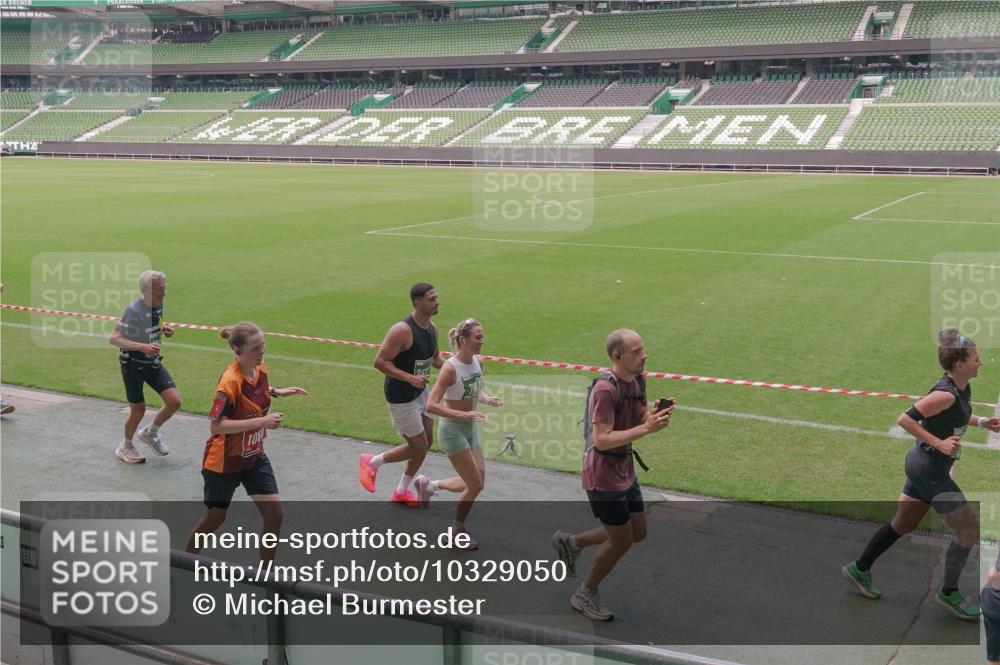 13.09.2026 - 21. swb-Marathon Bremen Michael Burmester http://msf.ph/oto/10329050 13.09.2026 12:59:31 Laufen im Stadion 135, 141, 148, 191, 226, 232, 260, 342, 511, 651, 672, 745, 972, 1080, 1119, 1166, 1209, 1281, 1368, 1493, 1494, 1516, 1642, 1647, 1861, 1931, 1933, 1935, 1963, 2088, 2210, 2289, 2293, 2306, 2343, 2367, 2425, 2481, 2517, 2570, 2577, 2686, 2771, 2806, 2807, 2827, 2885, 2899, 2914, 2953, 2961, 2979, 3015, 3021, 3076, 3098, 3105, 3120, 3124, 3148, 3190, 3233, 3273, 3338, 3354, 3435, 3480, 3516, 3531, 3534, 3560, 3652, 3729, 3855, 3861, 3930, 3933, 3934, 205 meine-sportfotos.de