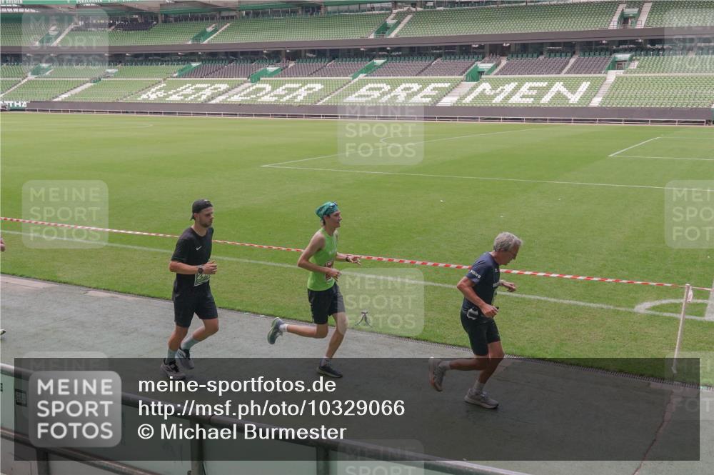 13.09.2026 - 21. swb-Marathon Bremen Michael Burmester http://msf.ph/oto/10329066 13.09.2026 12:59:32 Laufen im Stadion 135, 141, 148, 191, 226, 232, 260, 342, 511, 651, 672, 745, 972, 1080, 1119, 1166, 1209, 1281, 1368, 1493, 1494, 1516, 1642, 1647, 1861, 1931, 1933, 1935, 1963, 2088, 2210, 2289, 2293, 2306, 2343, 2367, 2425, 2481, 2517, 2570, 2577, 2686, 2771, 2806, 2807, 2827, 2885, 2899, 2914, 2953, 2961, 2979, 3015, 3021, 3076, 3098, 3105, 3120, 3124, 3148, 3190, 3233, 3273, 3338, 3354, 3435, 3480, 3516, 3531, 3534, 3560, 3652, 3729, 3855, 3861, 3930, 3933, 3934, 205 meine-sportfotos.de