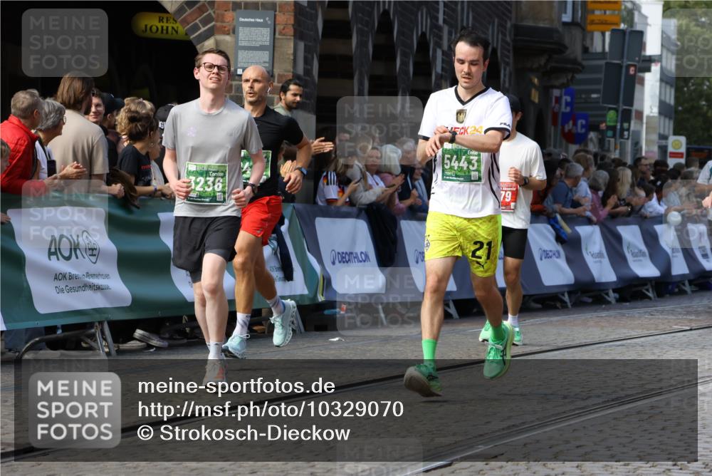 13.09.2026 - 21. swb-Marathon Bremen Strokosch-Dieckow http://msf.ph/oto/10329070 13.09.2026 13:13:50 Ziel 779, 2130, 2360, 2401, 2767, 2882, 6407, 7493, 8477, 8568, 8840, 8963, 9442, 524, 670, 1433, 1613, 2422, 2701, 2824, 3236, 5443, 5593, 5610, 7210, 7283, 7435, 8118, 8886, 9426, 9635, 10105 meine-sportfotos.de