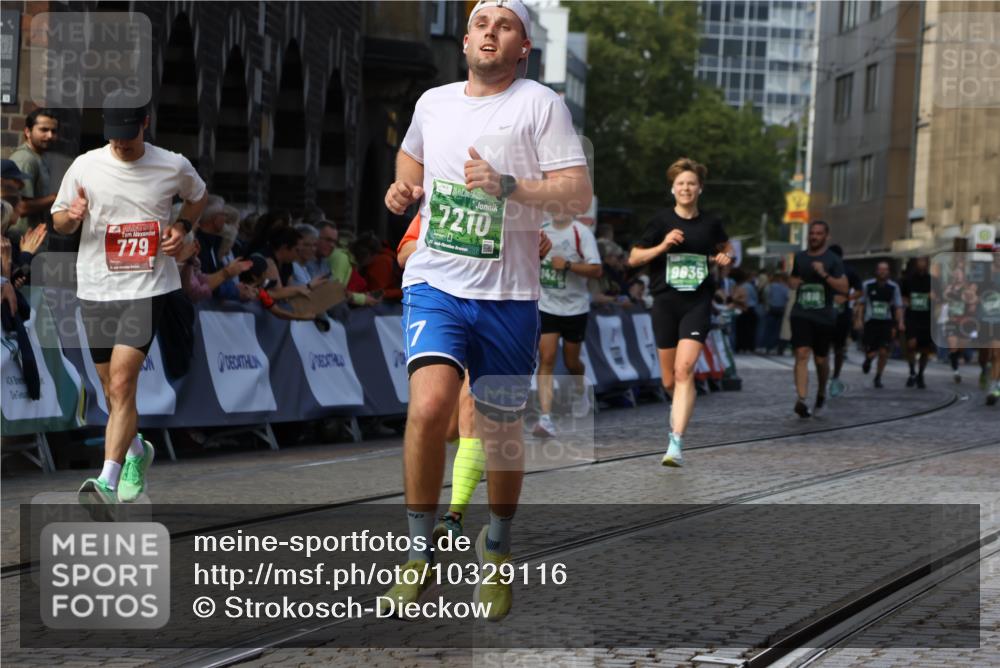 13.09.2026 - 21. swb-Marathon Bremen Strokosch-Dieckow http://msf.ph/oto/10329116 13.09.2026 13:13:51 Ziel 779, 2130, 2360, 2401, 2767, 2882, 6407, 7493, 8477, 8568, 8840, 8963, 9442, 13099, 670, 1433, 1613, 2701, 2824, 3236, 5593, 5610, 6145, 7283, 7435, 7963, 8118, 8886, 9426, 9635, 10105 meine-sportfotos.de