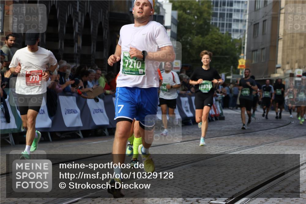13.09.2026 - 21. swb-Marathon Bremen Strokosch-Dieckow http://msf.ph/oto/10329128 13.09.2026 13:13:51 Ziel 779, 2130, 2360, 2401, 2767, 2882, 6407, 7493, 8477, 8568, 8840, 8963, 9442, 13099, 670, 1433, 1613, 2701, 2824, 3236, 5593, 5610, 6145, 7283, 7435, 7963, 8118, 8886, 9426, 9635, 10105 meine-sportfotos.de