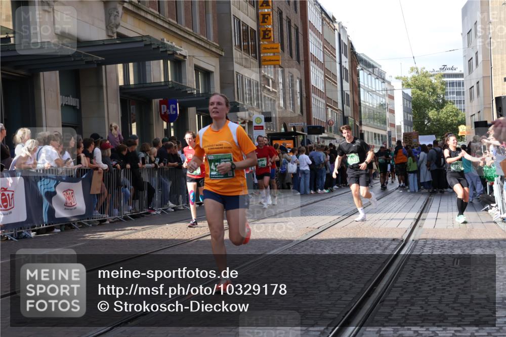 13.09.2026 - 21. swb-Marathon Bremen Strokosch-Dieckow http://msf.ph/oto/10329178 13.09.2026 13:21:31 Ziel 141, 572, 1209, 1254, 2051, 2088, 2397, 2570, 3290, 3338, 3695, 3774, 3930, 3934, 4581, 4735, 5193, 5542, 6865, 6976, 7098, 7176, 8438, 8947, 9059, 9421, 9599, 10120, 13145, 226, 1130, 2904, 2979, 3120, 3202, 3435, 3534, 3655, 4165, 4234, 4445, 4484, 4519, 5542, 6862, 8184, 8270, 8323, 8384, 8408, 8730, 8791, 8923, 9048, 9514, 9722, 9900, 13145 meine-sportfotos.de