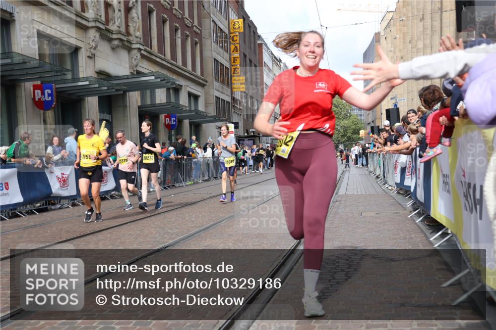 13.09.2026 - 21. swb-Marathon Bremen Strokosch-Dieckow http://msf.ph/oto/10329186 13.09.2026 11:02:11 Ziel 10153, 10154, 10273, 10274, 10278, 10331, 10338, 10738, 10885, 10915, 10943, 11137, 11261, 11505, 11508, 11526, 11554, 11662, 11853, 11886, 11890, 11945, 12154, 12169, 12252, 12429, 12489, 10173, 10257, 10409, 10439, 10444, 10473, 10500, 10617, 10636, 10803, 10817, 10924, 11115, 11249, 11268, 11369, 11436, 11576, 11811, 11859, 12016, 12042, 12094, 12095, 12134, 12135, 12145, 12360, 12412, 12437, 12466, 12506 meine-sportfotos.de