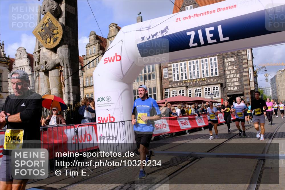 13.09.2026 - 21. swb-Marathon Bremen Tim E. http://msf.ph/oto/10329234 13.09.2026 11:02:59 Ziel 10190, 10296, 10633, 10783, 10945, 10954, 10955, 10985, 11096, 11107, 11261, 11508, 11526, 11554, 11564, 11662, 11701, 11719, 11730, 11776, 11945, 12071, 12154, 12247, 12252, 12429, 12451, 12489 meine-sportfotos.de